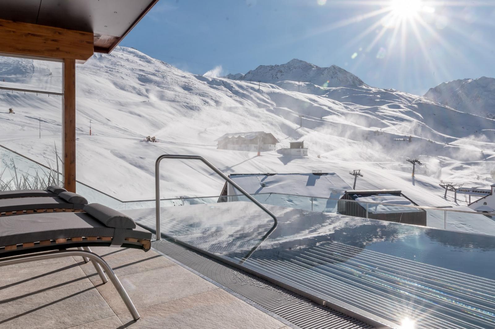 Ski-Out and Swim-In: Die schönsten Wellnesshotels direkt an der Skipiste